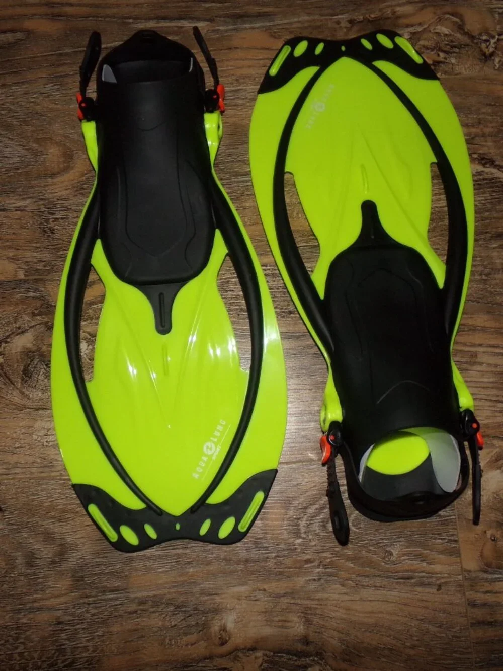 AQUA LUNG Sport Size ML/XL 9-13 Aqua Lung Diving Fins - Neon Yellow